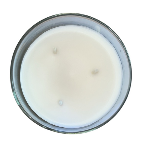 Frosty The Snowman Chill Out 14.5 oz 3-wick Candle - Picture 3 of 4